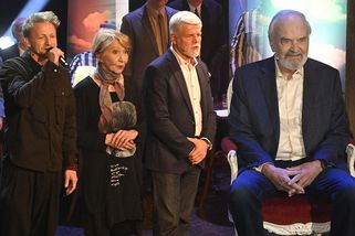 Jubileum Zdeňka Svěráka! Nechyběli Uhlíř, Kolářová i prezident Petr Pavel. Lidé oslavu sledovali po celé zemi